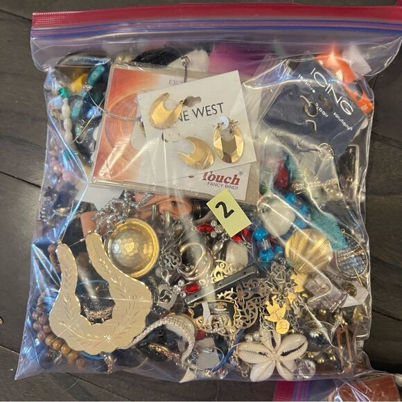 3 LB JUNK & CRAFT JEWELRY LOT - Picture 4 of 12